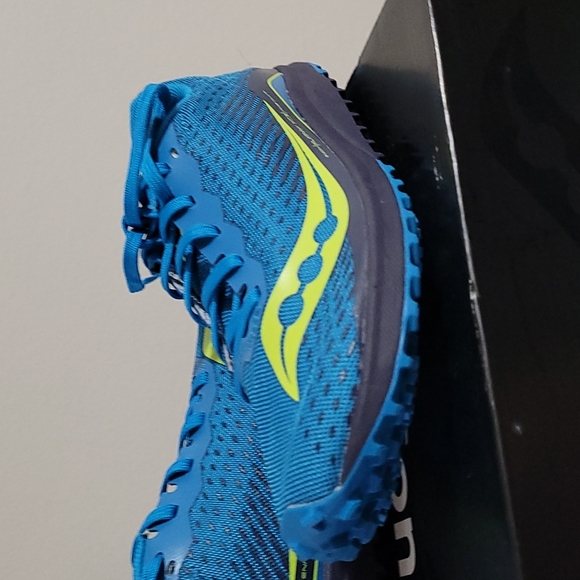 Saucony running shoes with spike - Picture 6 of 7